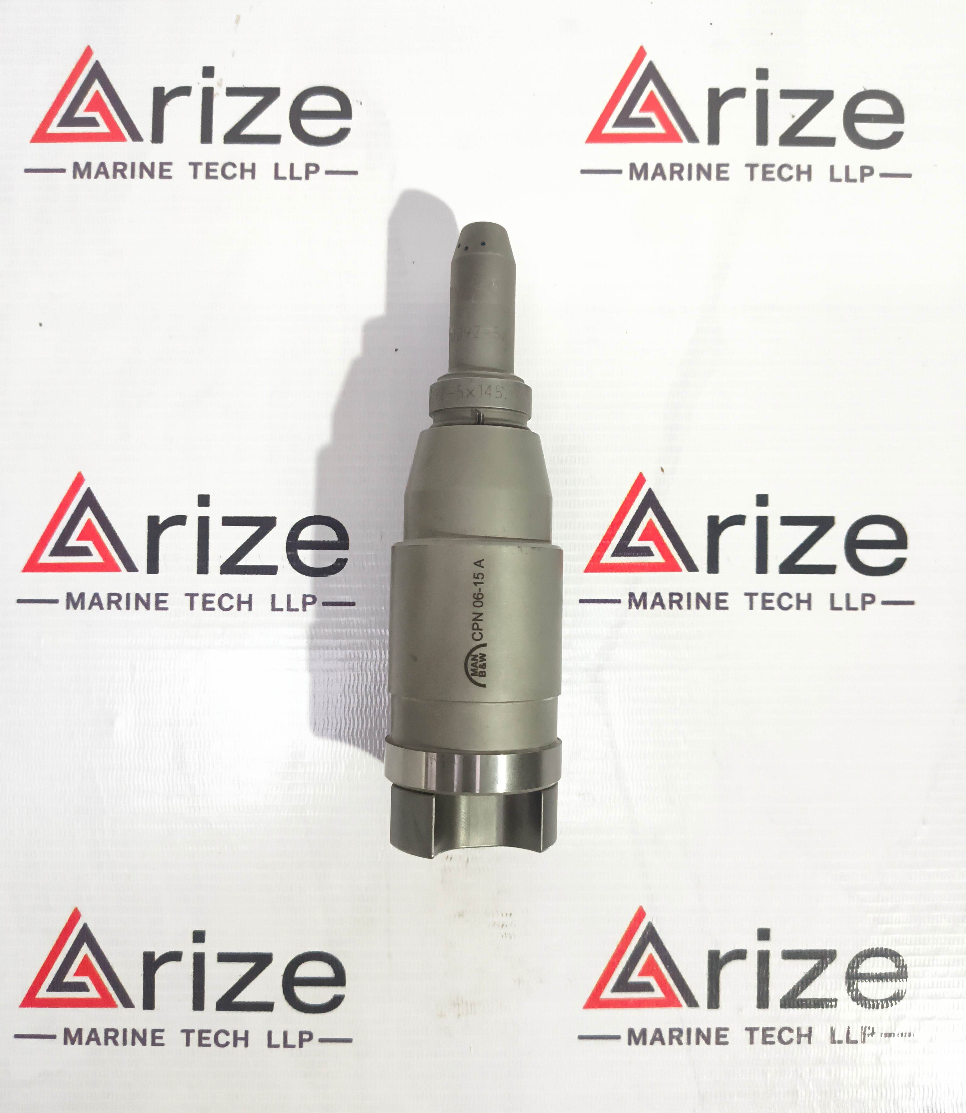 MAN B&W K90MC SPINDLE GUIDE CPN 06-15A WITH ATOMIZER 3300092-5X145 NEW