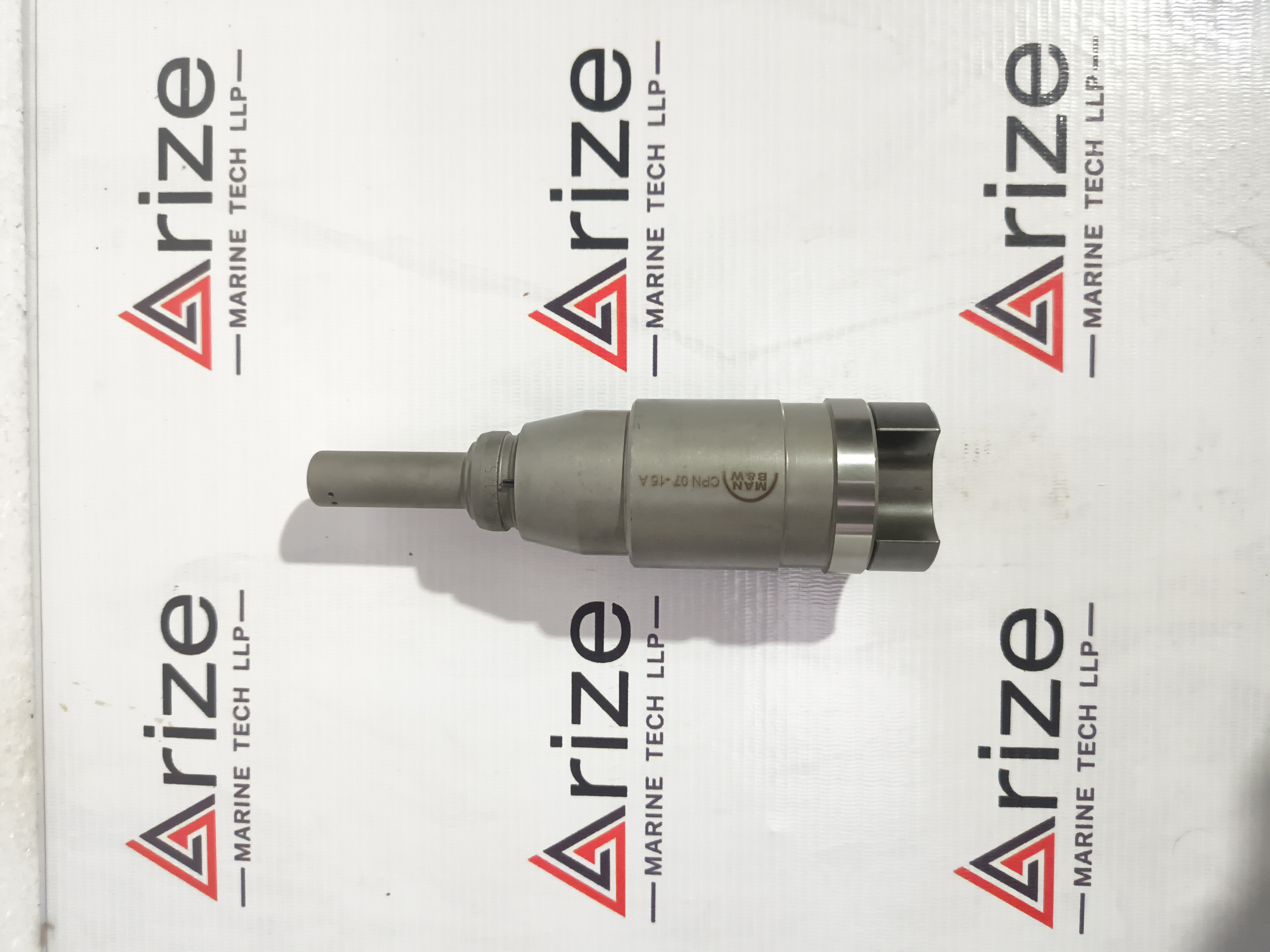 MAN B&W K90MC SPINDLE GUIDE CPN 07-15A WITH ATOMIZER 3062505-3X175 NEW