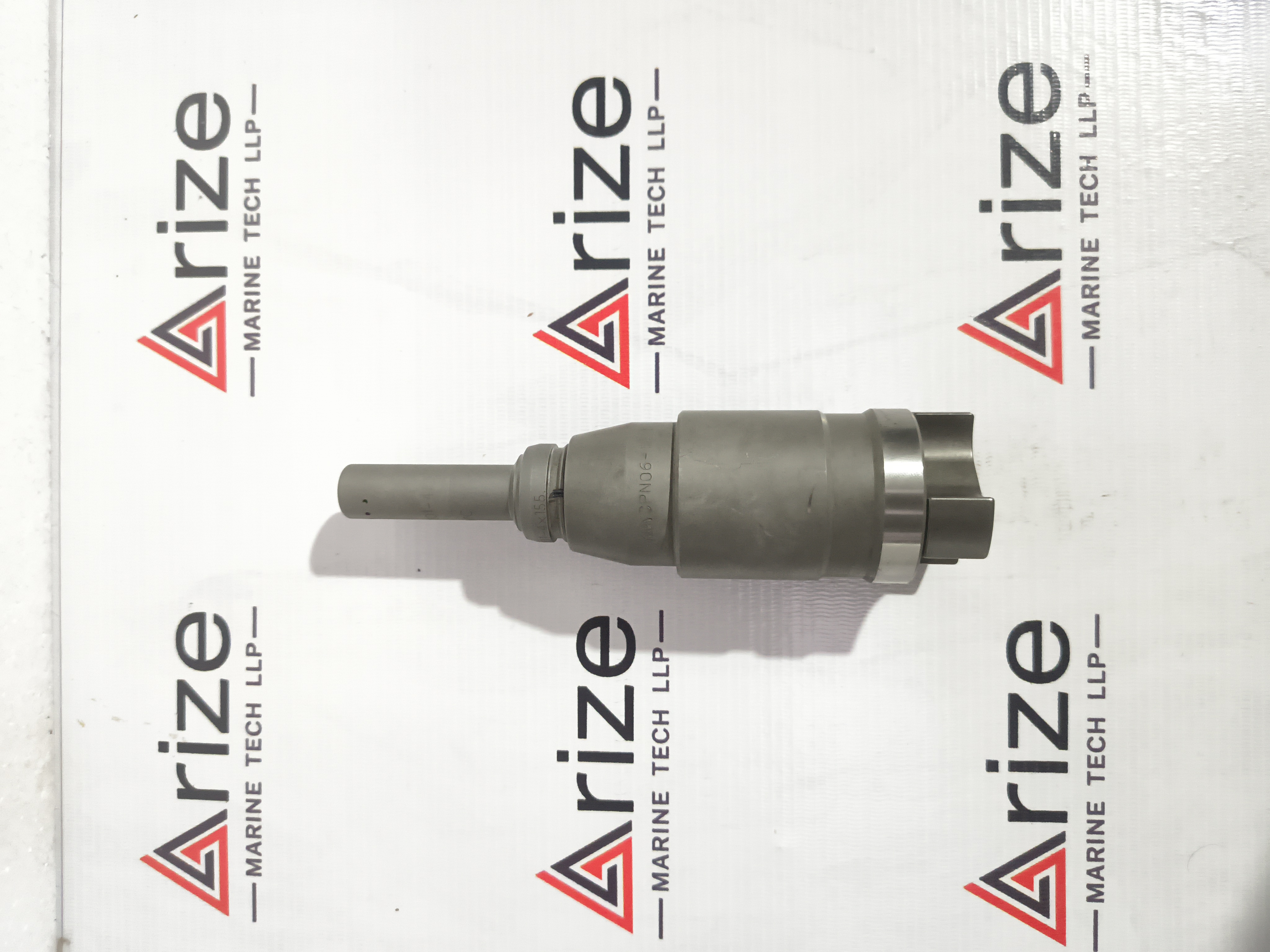 MAN B&W K90MC SPINDLE GUIDE CPN 06-14 WITH ATOMIZER 3062101-4X155 NEW