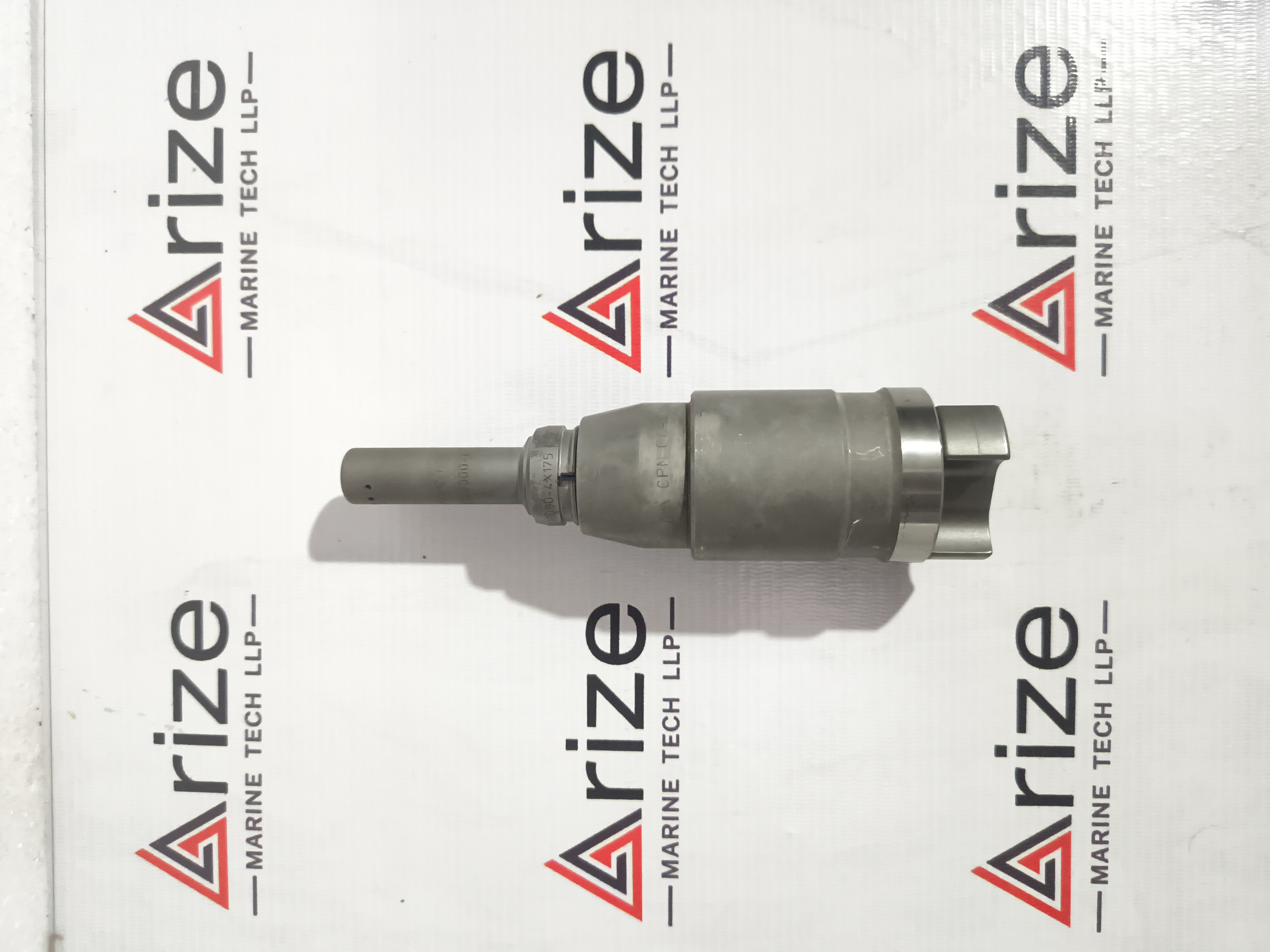 MAN B&W K90MC SPINDLE GUIDE CPN 06-12 WITH ATOMIZER 3300000-4X175 NEW