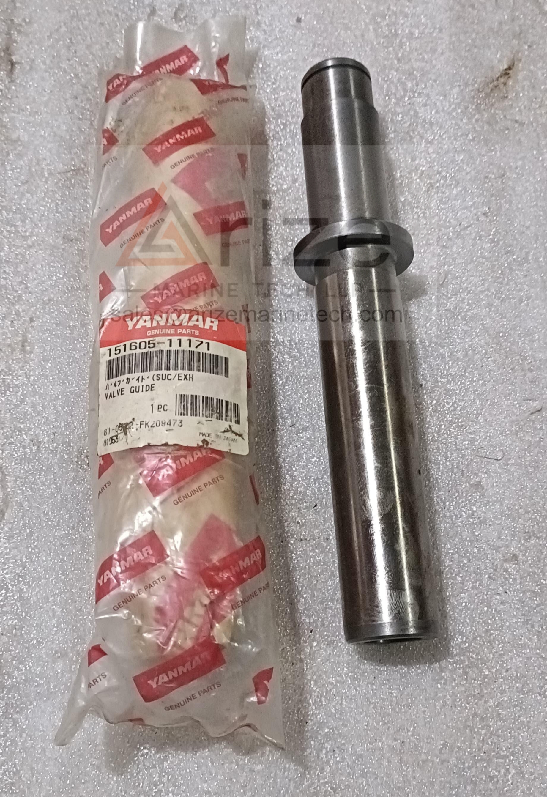 YANMAR N260 EXHAUST VALVE GUIDE 151605-11171 NEW